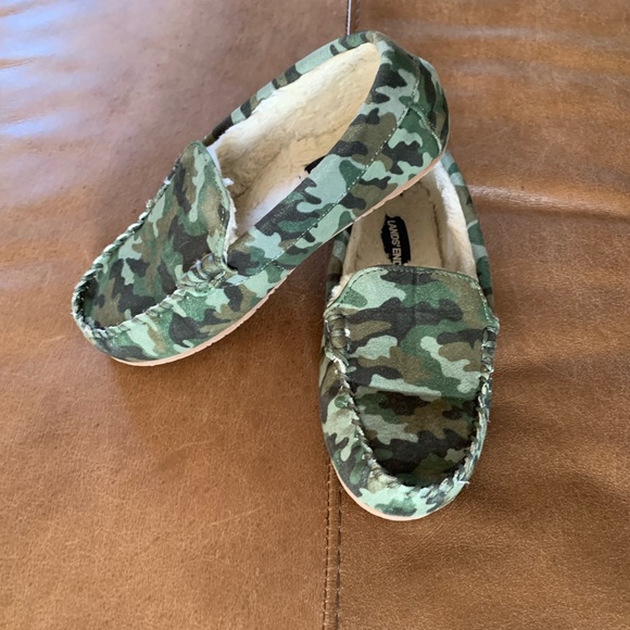 Lands End Camo Slippers - Picture 7 of 10